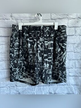 PREOWNED LULULEMON MENS SWIM TRUNKS BATHING SUIT SIZE 40 BLACK WHITE
